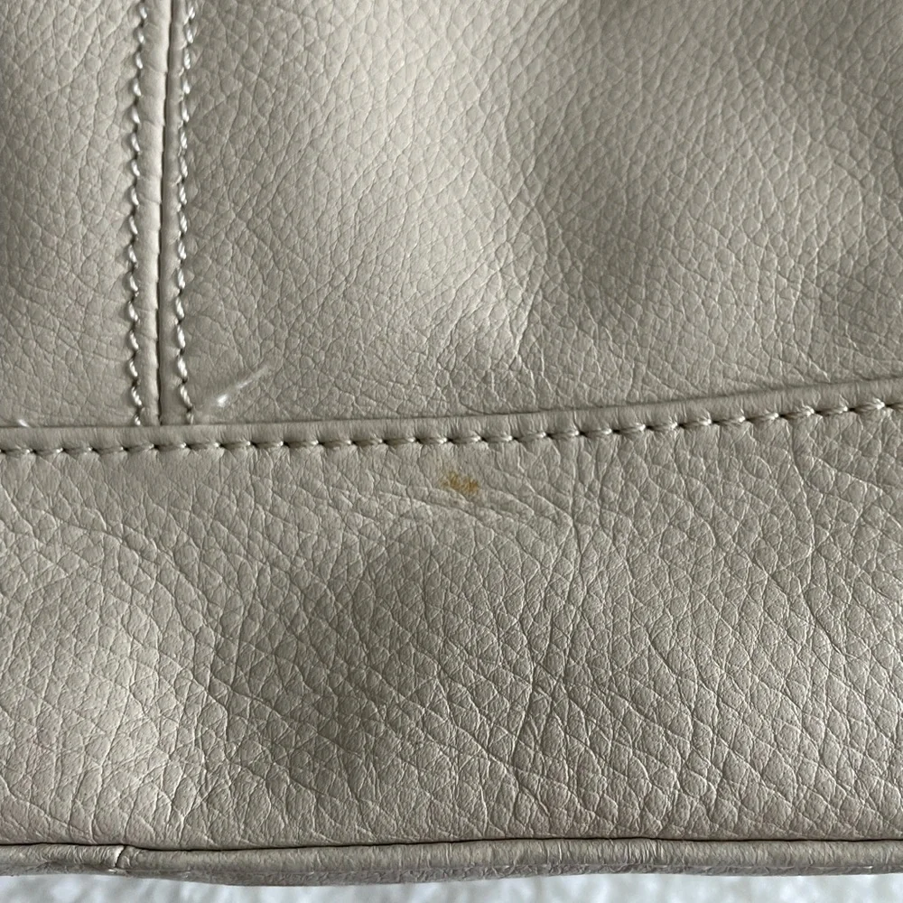 LC: ⭐️HP⭐️ B. Makowsky Leather White Cream Purse with Animal Print Inside - Picture 14 of 15